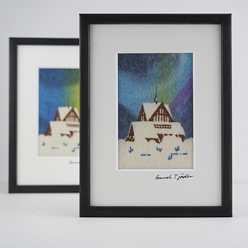 Gunnel Tjäder tavlor med Kiruna kyrka och norrsken, ulltryck